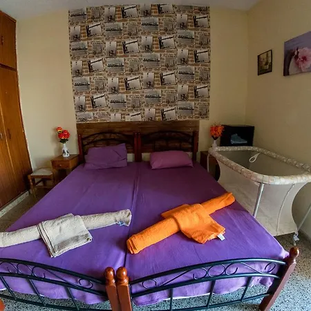 George Center Αγία Νάπα